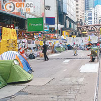 銅鑼灣<br>佔銅人士霸佔一段電車路軌已長達兩個月。