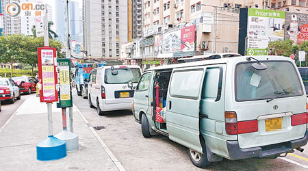 佐敦谷北道常有客貨車佔用小巴站卸貨，被指令小巴難以埋站。