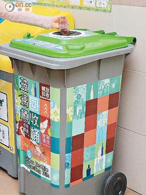 環保署指，玻璃樽回收網絡已全面覆蓋全港的公共屋邨。
