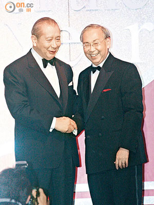 許仕仁和東亞銀行主席李國寶（左）早年關係密切。