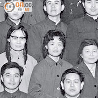 令計劃（後排中）曾長期擔任前國家主席胡錦濤（前左）的秘書。