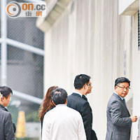 郭炳江的律師團隊昨到荔枝角收押所與郭會面約兩小時。（黃永健攝）