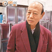 容先生稱有地產代理以三千萬元向他收購自置舖位。