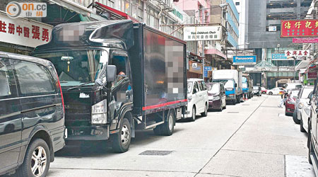 有貨車被指全日違泊上、落貨，卻未見警方執法。