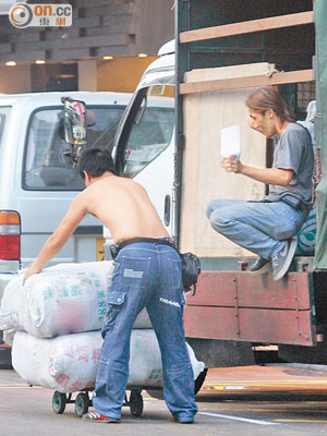 有市民搬動重物致意外骨折，揭發患有血癌。（資料圖片）