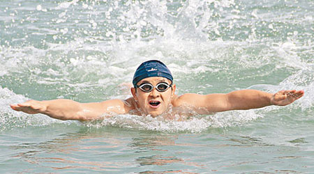 梁振濤生前是個游泳愛好者。（互聯網圖片）