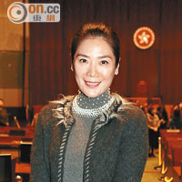 陳李妮於立法會會議廳留影。