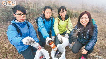 左起：Kenny、Heidi、Emily、Suki希望行山人士可帶走自己的垃圾。