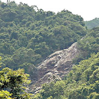 摩天崖崎嶇難行，被行山人士列為「五星級難度」。（互聯網圖片）