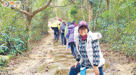 樂觀積極的趙桂芬病情受控後，愛行山消遣。（受訪者提供）