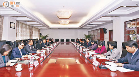 在北京訪問的澳門行政長官崔世安昨日與國家中醫藥管理局局長會面。