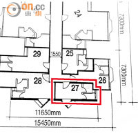 信明樓二十七室單位實用面積約一百四十七方呎，屬無間隔開放式單位（紅框示）。