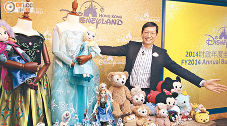 金民豪指受惠於動畫《魔雪奇緣》熱潮，香港迪士尼去年度訪客人均消費大增一成一。（羅錦鴻攝）