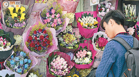 今年情人節男士們較闊綽，平均花費千元買花。