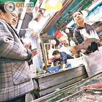 團年歡聚<br>東星斑等鮮紅魚類大受歡迎。
