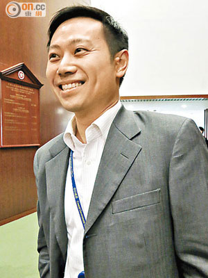 民政局政助徐英偉提早離職，備戰今明兩年的兩場選戰。