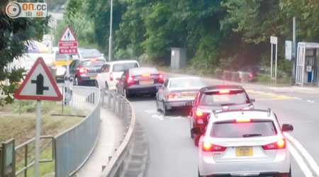 西貢公路現時經常塞車。（資料圖片）