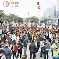 警方表示昨日有三千五百人參加反拉布遊行。