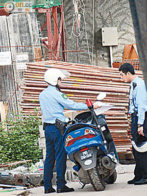 發生意外的地盤有警員在場調查。