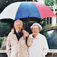 李光耀與柯玉芝在劍橋大學留學，多次返回當地留影。（互聯網圖片）