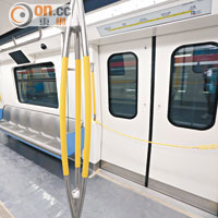 新線列車車廂部分扶手以欖形設計。