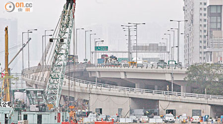 中環灣仔繞道工程及通車日期可能因維港發現殘骸而受影響。（資料圖片）