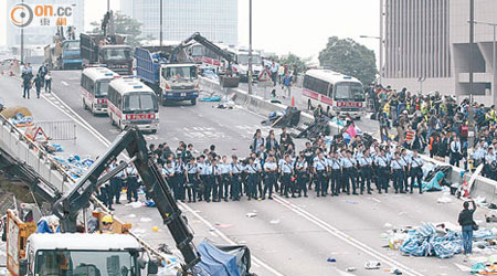 警方「埋單計數」，處理佔領行動的總開支高達三億五千萬元。（資料圖片）