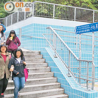 涉事無障礙通道於去年年底完成，可由火炭通往香港專業教育學院（沙田分校）。