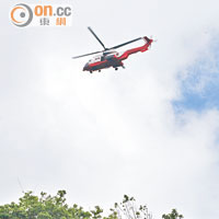 飛行服務隊直升機在上空盤旋搜索失蹤者。