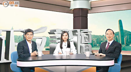 單仲偕（左）與馬逢國（右）出席「ontv」東網電視節目《正反論壇》，討論亞視不獲續牌問題。