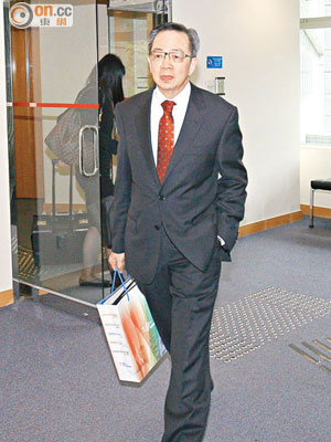 馮旭焜被裁定兩項專業失德成立。