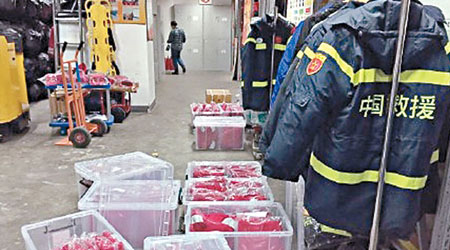 救援隊成員將攜帶裝備，趕赴尼泊爾協助搜救。（互聯網圖片）