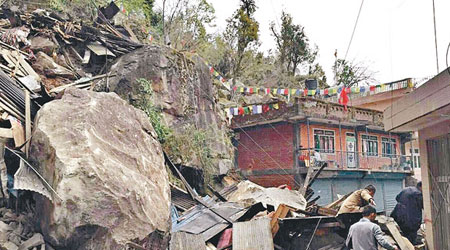 尼泊爾地震波及西藏樟木鎮，大量房屋倒塌。（互聯網圖片）