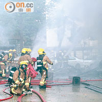 早前慈雲山環鳳街發生車房巨爆，東網直播現場情況。