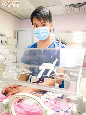 鄔錦輝成為瑪嘉烈醫院新生嬰兒特別護理及深切治療部首名男護士。