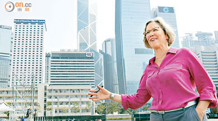 Earls稱，香港海濱較外國優勝，市民不用走太遠即可抵達海濱。（梁鵬威攝）