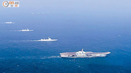 中國海軍實力備受關注，圖為遼寧艦編隊去年航行研試。（資料圖片）