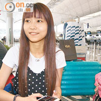 福建旅客陳小姐：「我要飛去杜拜，到機場途中天氣很差，會留在機場等消息。」