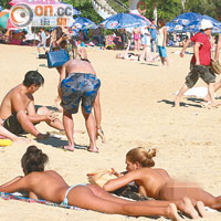 夏日炎炎不少市民愛享受日光浴，但要小心保護皮膚。