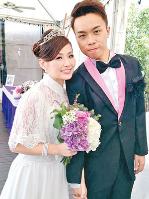 死者鄭玉文（左）及謝卓傑（右）在一二年時結婚。（互聯網圖片）