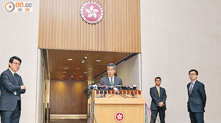 梁振英強調「法治社會」這四個字對香港來說「實在是太重要」。