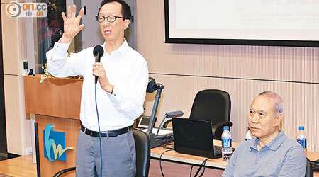 梁錦松（左）當年讀統計學全年「走堂」，劉迺強當年係該科導師。