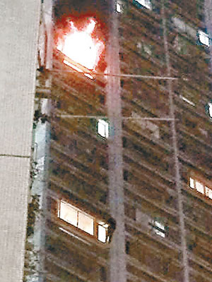 縱火男由起火單位爬落九層樓至十三樓。 （互聯網圖片）