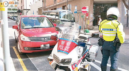 涉案七人車被警方扣查。（趙瑞麟攝）