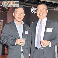 前海管理局香港事務首席聯絡官洪為民（右）以十五歲考入理大。左為張俊勇。