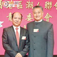 陳振彬（右）出席青委會成立典禮支持會長陳南坡。