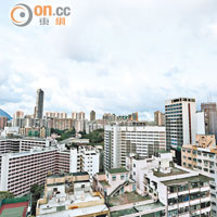 深圳<br>中國社科院於上月發表的《城市競爭力藍皮書》，香港在城市綜合競爭力的排名已被深圳超越。