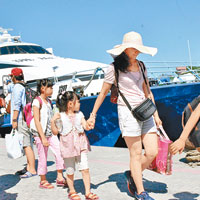近二千名的離島遊客需要疏散回台東。（互聯網圖片）