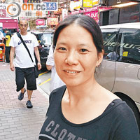 符小姐（江西遊客）：「人民幣貶值，令香港的樓價相對較貴，而且香港的居住環境太過狹窄，故變相加價下，更加不會考慮來港買樓。」