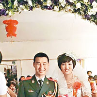 尹艷榮（左）新婚僅十二日便殉職。（互聯網圖片）